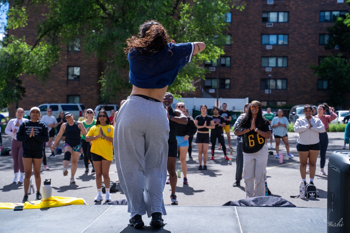 Karen teaching Zumba to a group in Hola’s parking lot